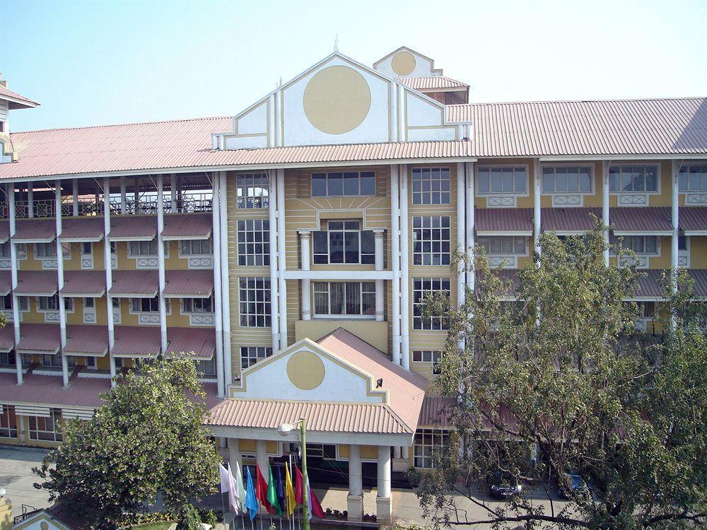 Landmark Hotels Γουβαχάτι Εξωτερικό φωτογραφία