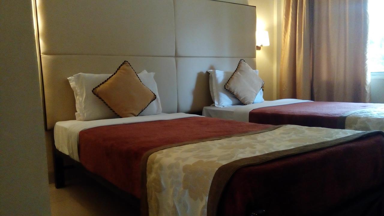 Landmark Hotels Γουβαχάτι Εξωτερικό φωτογραφία