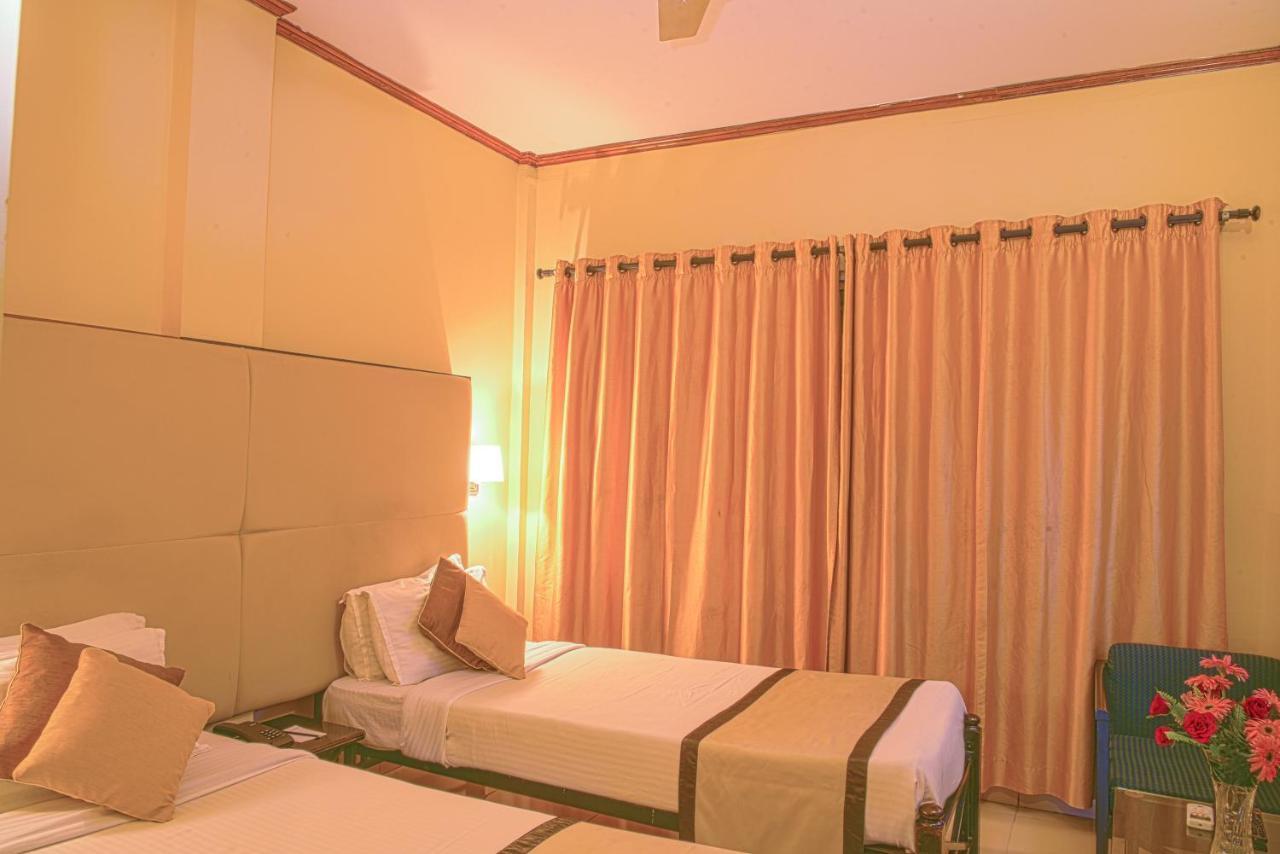 Landmark Hotels Γουβαχάτι Εξωτερικό φωτογραφία